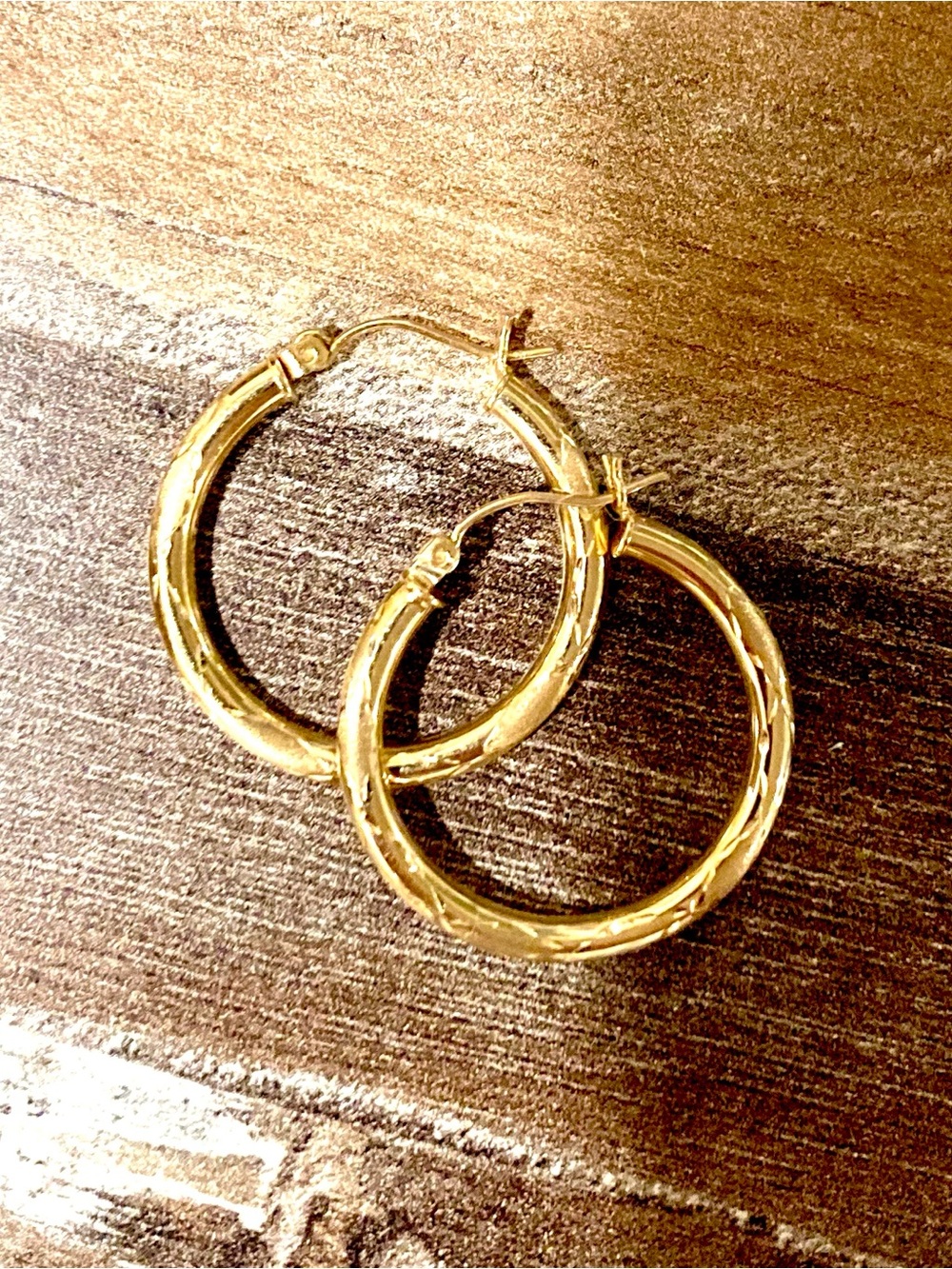 ✨10k Gold Hoop Earrings✨